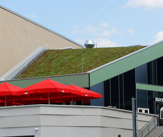 Außenbereich des BLOCK HOUSE Restaurants am Zoo Palast in Berlin 