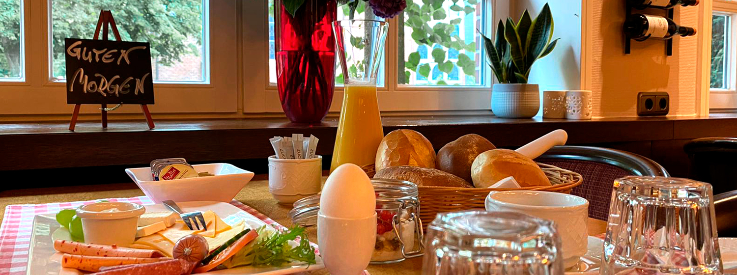 Gedeckter Frühstückstisch im Gasthaus Block