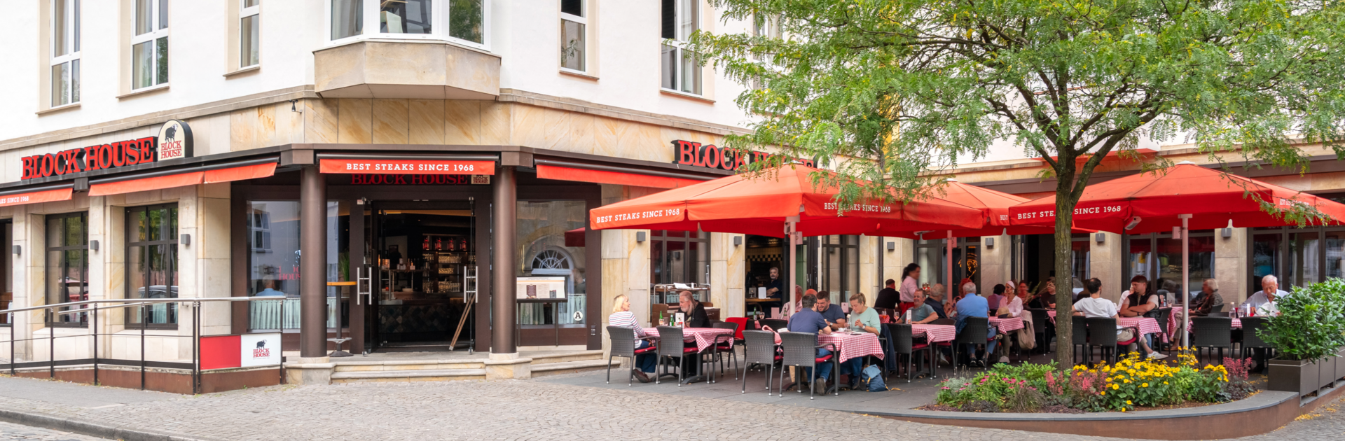 Außenbereich des BLOCK HOUSE Restaurants in Bielefeld