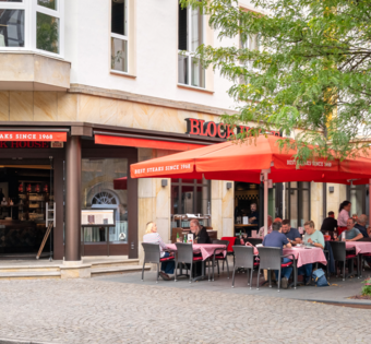 Außenbereich des BLOCK HOUSE Restaurants in Bielefeld
