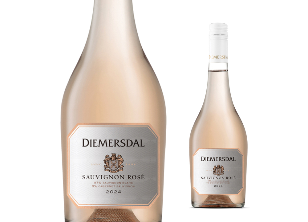 Zwei Flaschen des 2024er Sauvignon Rosé vom südafrikanischen Weingut Diemersdal mit hellroséfarbener Füllung und elegantem Etikett.