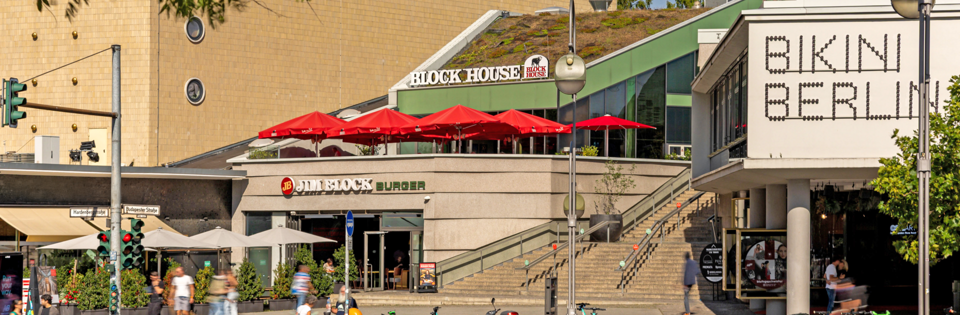 BLOCK HOUSE Berlin Zoo Palast Außenbereich des BLOCK HOUSE Restaurants am Zoo Palast in Berlin