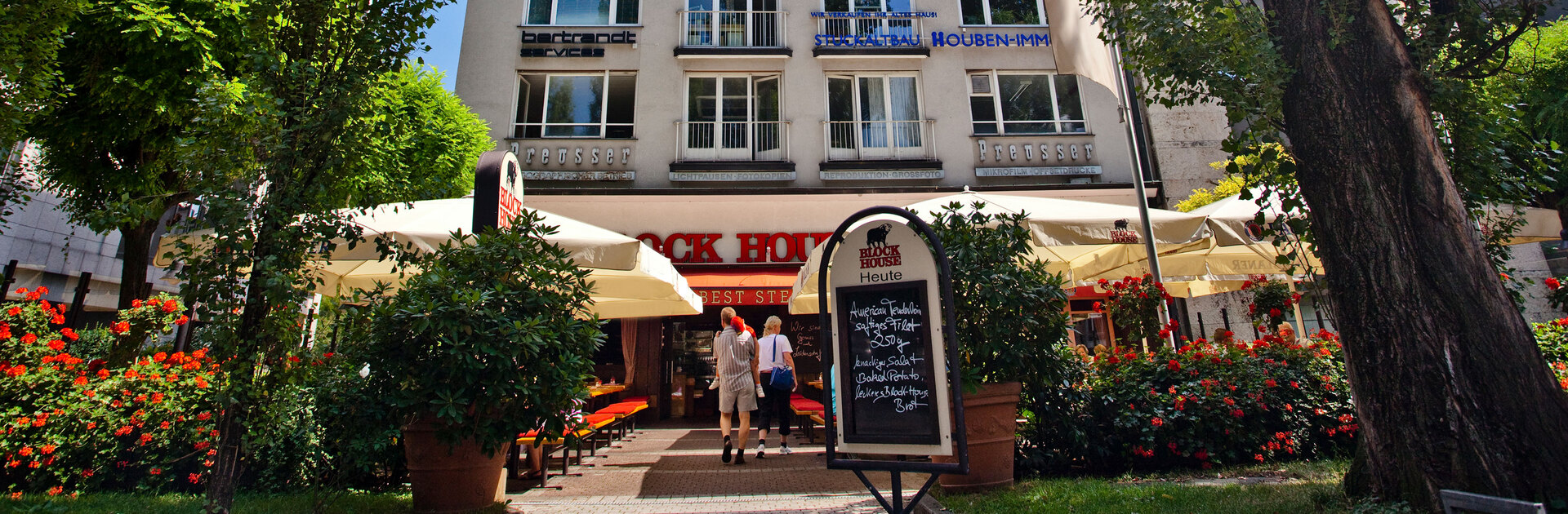Eingang zum BLOCK HOUSE Restaurant in München