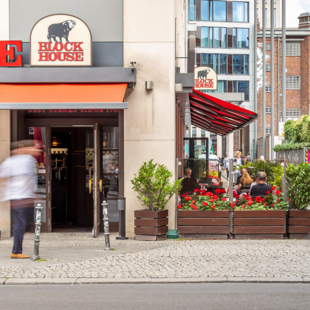 BLOCK HOUSE Berlin Friedrichstrasse Aussenansicht des BLOCK HOUSE Restaurants in der Friedrichsstraße in Berlin