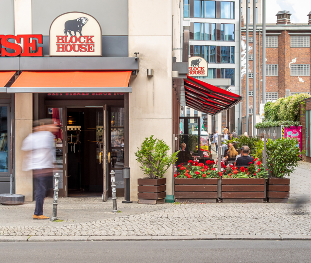 Aussenansicht des BLOCK HOUSE Restaurants in der Friedrichsstraße in Berlin