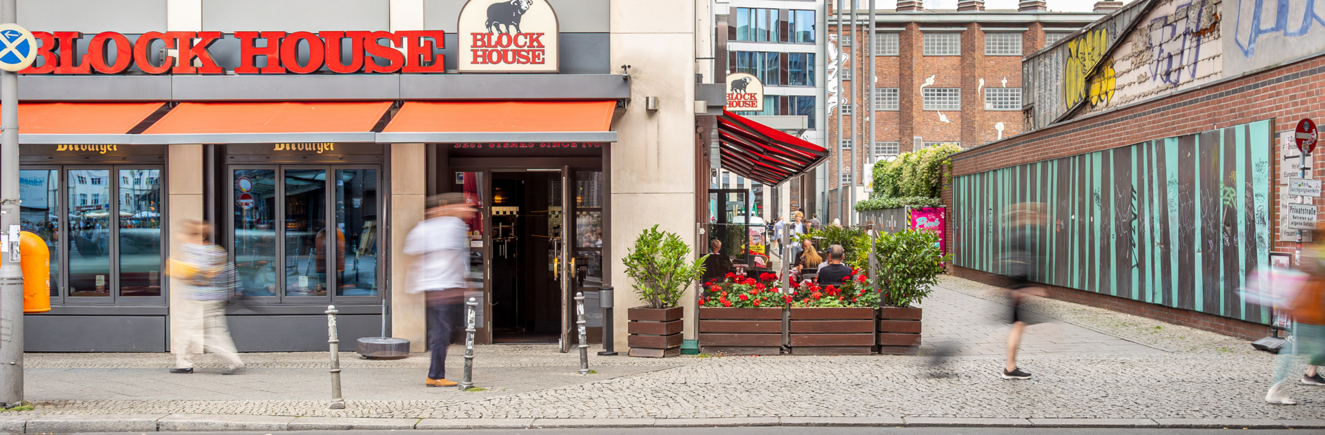 BLOCK HOUSE Berlin Friedrichstrasse Aussenansicht des BLOCK HOUSE Restaurants in der Friedrichsstraße in Berlin