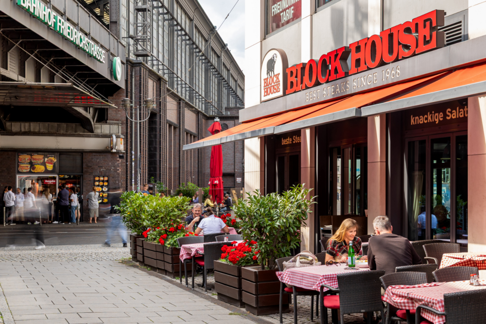 BLOCK HOUSE Berlin Friedrichstrasse Das BLOCK HOUSE in der Friedrichstraße in Berlin gegenüber vom Bahnhof Friedrichstraße