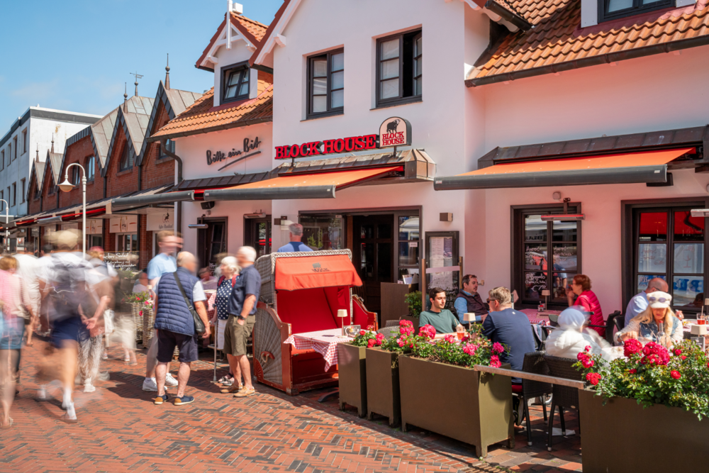 Außenterasse des BLOCK HOUSE Restaurants auf Sylt Außenansicht des BLOCK HOUSE Restaurants auf Sylt