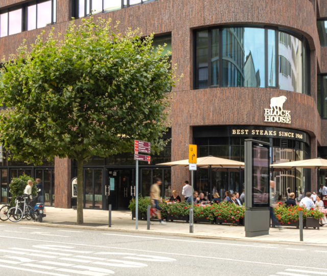 Das BLOCK HOUSE Restaurant im Deutschlandhaus in Hamburg von Außen