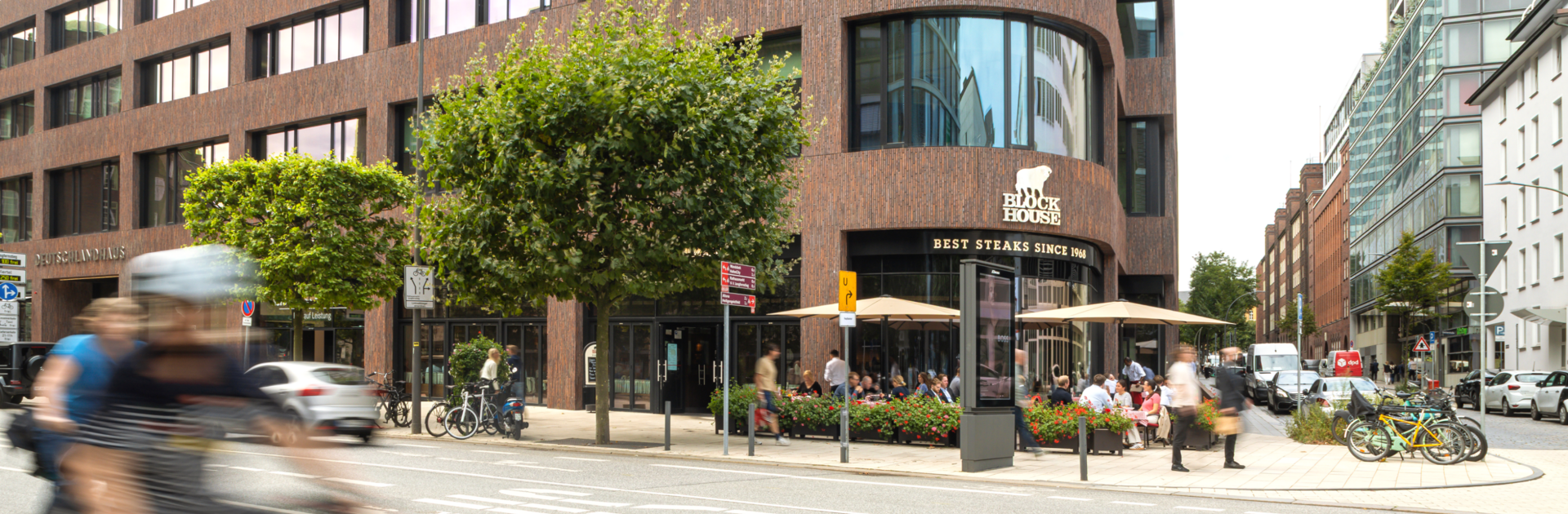 BLOCK HOUSE Deutschlandhaus Das BLOCK HOUSE Restaurant im Deutschlandhaus in Hamburg von Außen