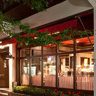 Kiel Das BLOCK HOUSE Restaurant in Kiel von Außen bei Nacht
